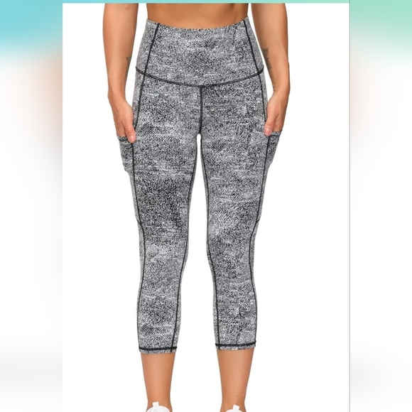 The Gym People Black And White Print High-Waisted Leggings with Inner Pocket - Picture 1 of 6